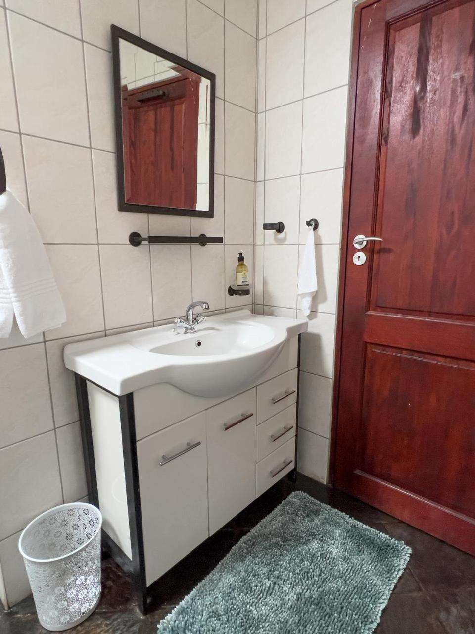 Spies Villa - Fast Wi-Fi, Netflix And Generator Middelburg  Zewnętrze zdjęcie
